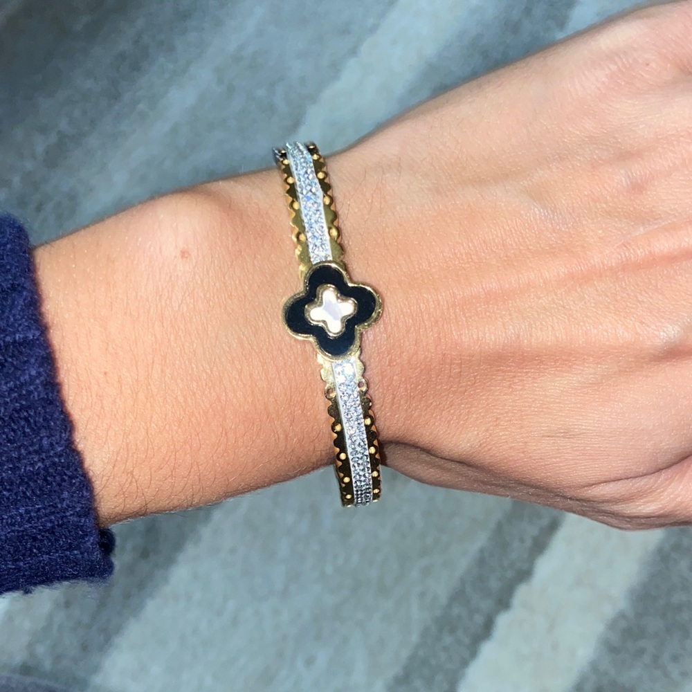 Clover Elegant Black and Gold Bracelet